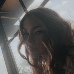 Meet your Posher, Celina